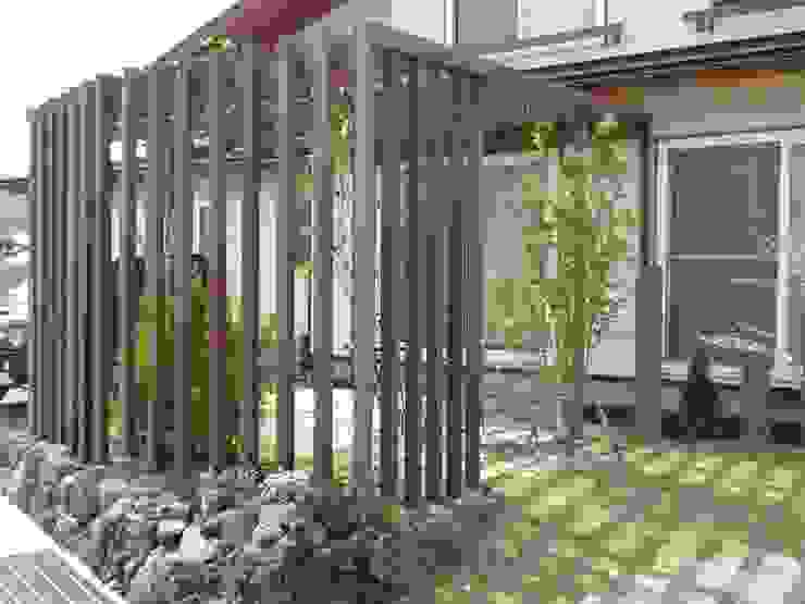 ウリン材を使用したパーゴラのあるおしゃれなお庭 エクステリア ガーデンデザイン専門店 エクステリアモミの木 Homify
