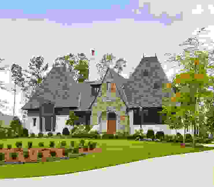 Christopher Architecture & Interiors Country style house