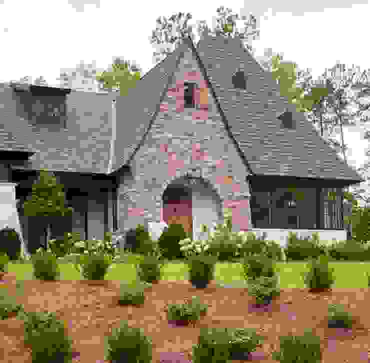 Christopher Architecture & Interiors Country style house