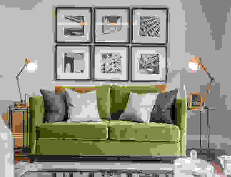 Musewll Hill, London Jigsaw Interior Architecture غرفة المعيشة نحاس/برونز Green green sofa,velvet,luxury,picture wall,gallery,textiles,living room,jigsaw interiors,copper,brass