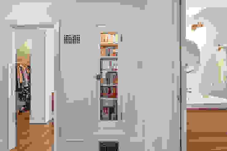 Integrated shelving Unit 7 Architecture Modern Corridor, Hallway and Staircase Property,Bookcase,Window,Shelf,Fixture,Wood,Shelving,Building,House,Floor