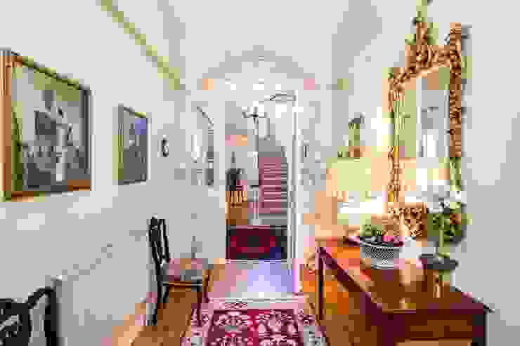 Classic Style Entrance Hall homify Klassischer Flur, Diele & Treppenhaus Mehrfarbig traditional,historic,classic,entrance hall,entrance,stairs,antique