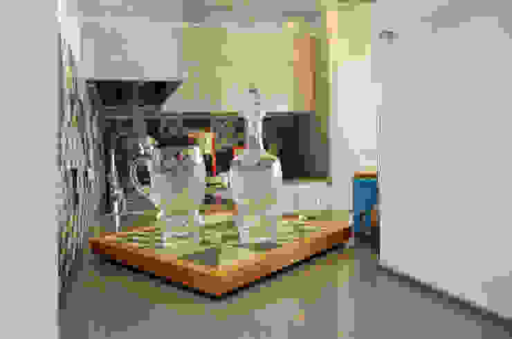 Cucina Kitchen Fabiola Ferrarello ห้องครัวตู้เก็บของและชั้นวางของ กระเบื้อง Grey