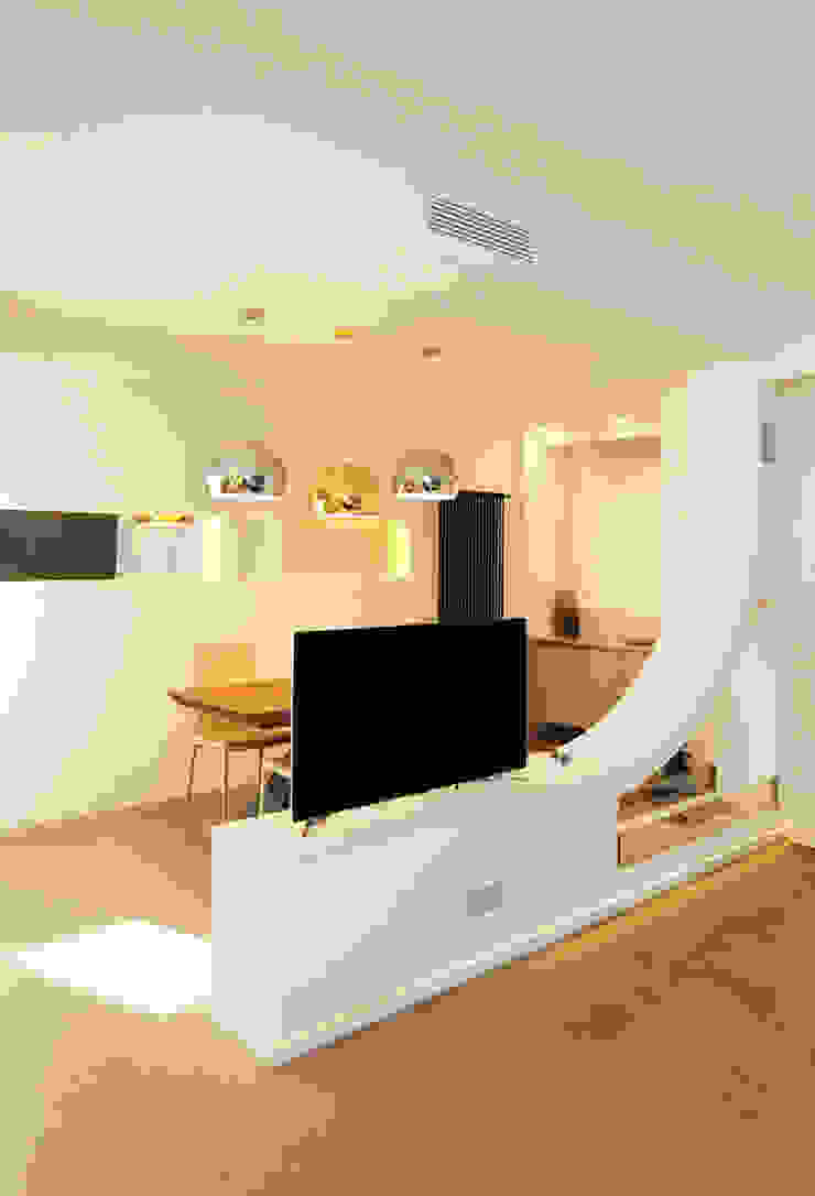 Zona pranzo Dining room Fabiola Ferrarello ห้องทานข้าว คอนกรีต White