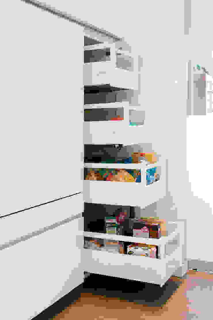 Storage cabinet with internal drawers Pamela Kilcoyne - Homify Modern Bedroom