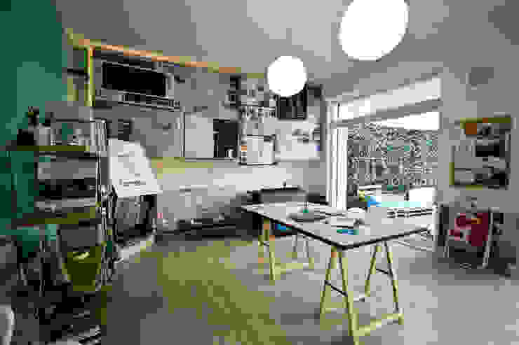 ATELIER S formatoa3 Studio Negozi & Locali commerciali in stile industrial