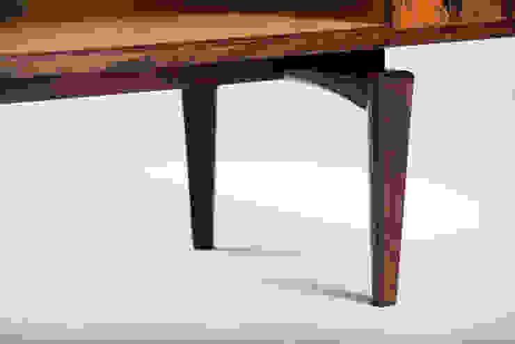 H.W. KLEIN SIDEBOARD Império dos Sentidos Lda Sala de jantarBuffets e aparadores Madeira Efeito de madeira