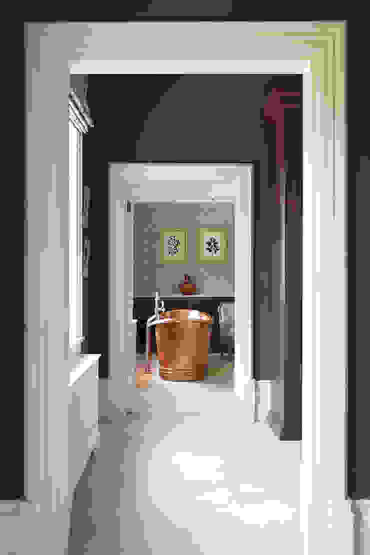 Bedroom / Dressing Room por MN Design Clássico