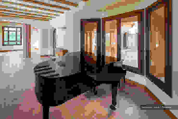 Mediterranean corridor, hallway & stairs by Pedro Queiroga | Fotógrafo Mediterranean