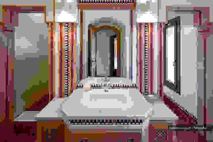Mediterranean style bathrooms by Pedro Queiroga | Fotógrafo Mediterranean
