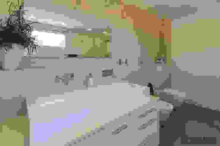 Fugenloses Bad und fugenlose Dusche von Volimea GmbH & Cie KG | homify