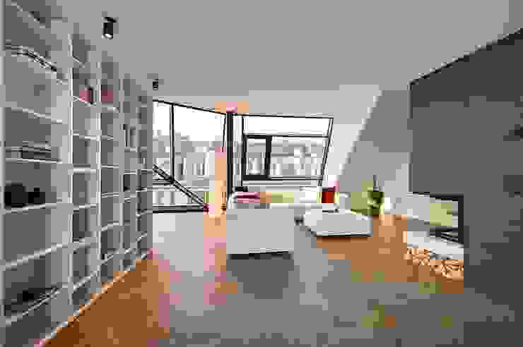 G 43/13 FADD Architects Salones de estilo moderno