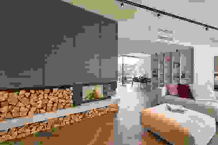 G 43/13 FADD Architects Salones de estilo moderno