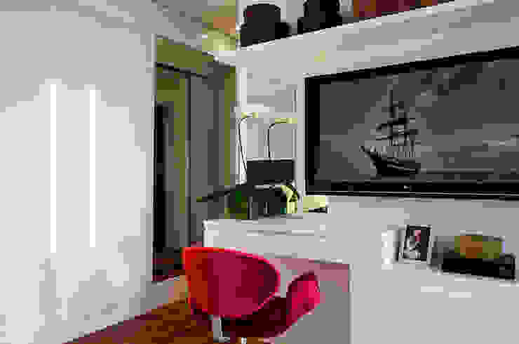 Infinity Spaces Dormitorios de estilo moderno