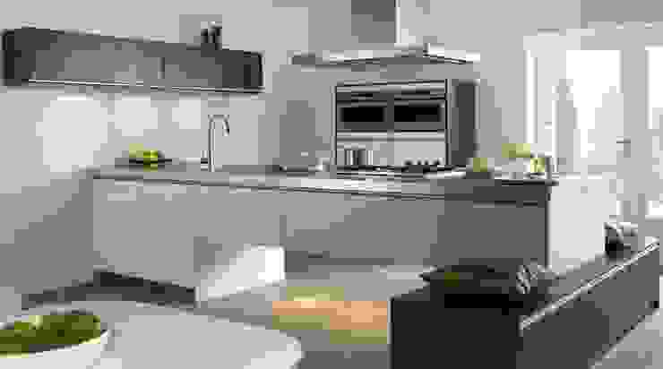 Móveis por medida, combinando design e tecnologia., RUI BESSA INTERIORES RUI BESSA INTERIORES Cozinhas modernas MDF Multicolor cozinhas modernas,Armários e estantes