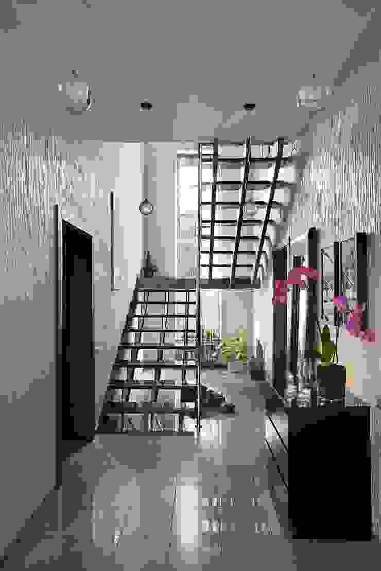 Irina Derbeneva Ingresso, Corridoio & Scale in stile moderno