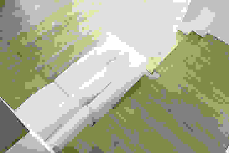 The Wood Alchemist - Simone Castelli الممر الحديث، المدخل و الدرج