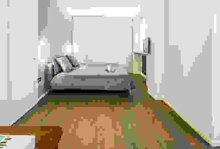 PLUS ULTRA studio Minimalistische Schlafzimmer Grau