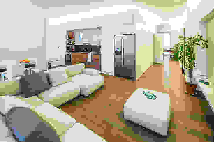 CST | White box apartment, PLUS ULTRA studio PLUS ULTRA studio Living room Beige