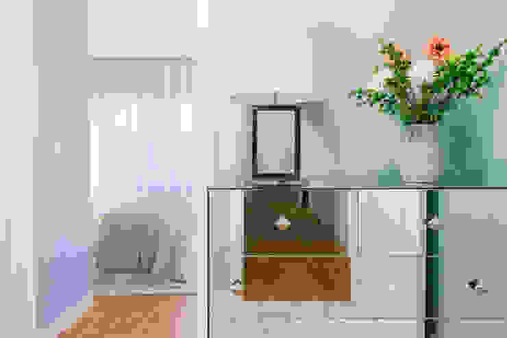 Entrada da suite Stoc Casa Interiores Corredores, halls e escadas modernos Turquesa