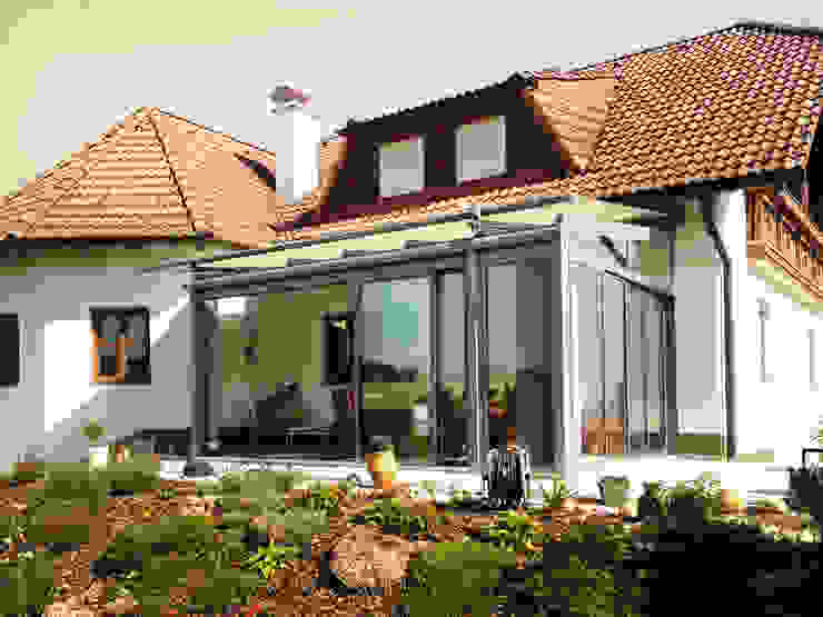 Warmer Wintergarten aus Aluminium-Schiebeelementen und ...
