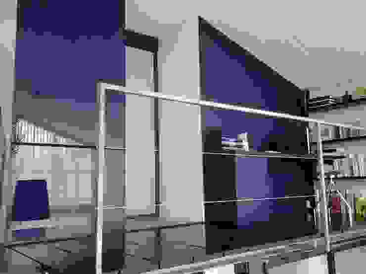 werkplek op entresol Studio Kuin BNI Moderne studeerkamer Glas Paars / Violet kast,entresol