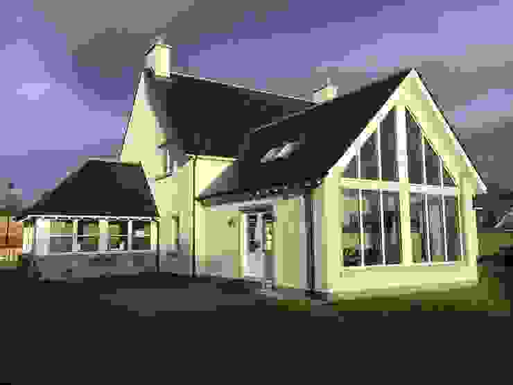 Plot 2 Durward Gardens, Kincardine O'neil, Aberdeenshire, Roundhouse Architecture Ltd Roundhouse Architecture Ltd Rumah Modern white house,glass gable,sunroom,new build