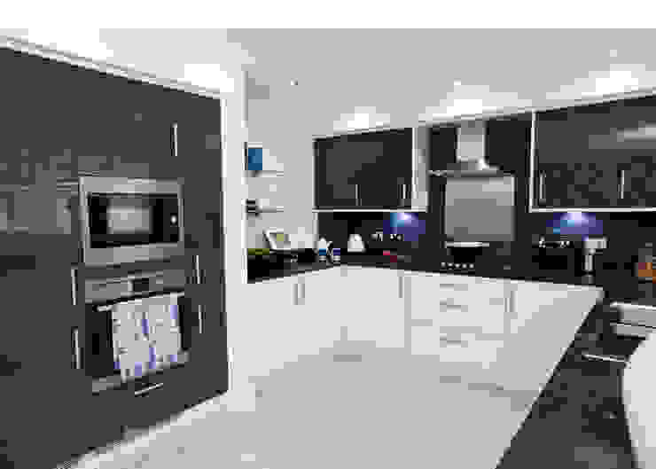 Make every room a new adventure… .. Cocinas modernas de Graeme Fuller Design Ltd Moderno
