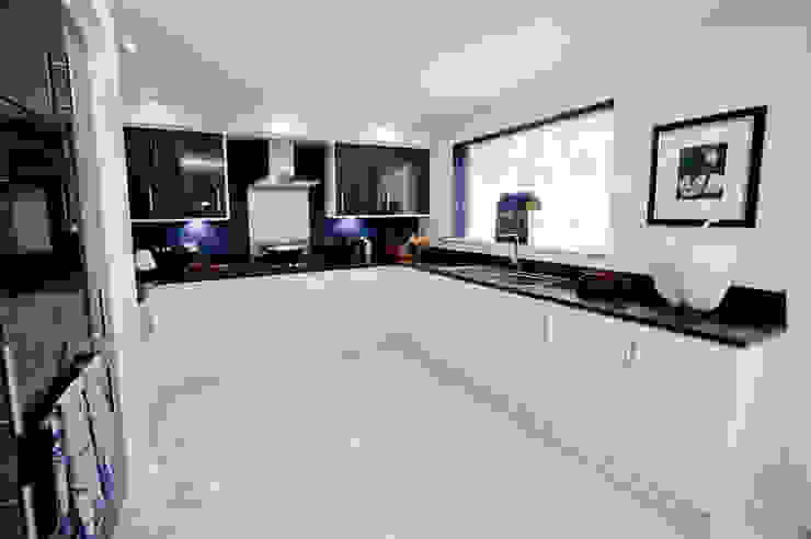 Make every room a new adventure… .. Cocinas modernas de Graeme Fuller Design Ltd Moderno