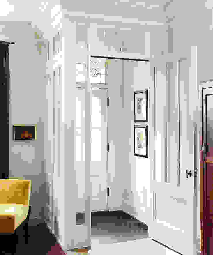 Entry Douglas Design Studio Classic style corridor, hallway and stairs White entry,white,traditional,classic,contemporary