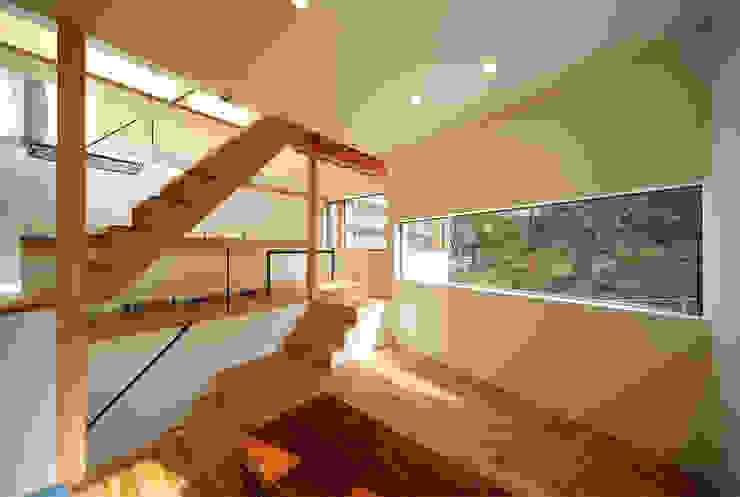 haus-gap 一級建築士事務所haus 北欧デザインの リビング 木 白色