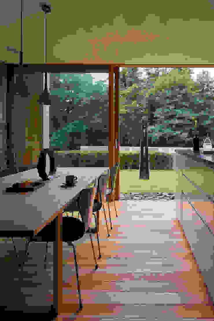 株式会社山崎屋木工製作所 Curationer事業部 Janelas e portas modernas