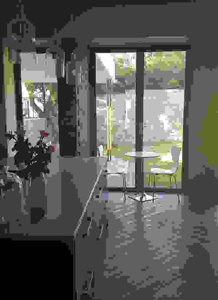 cafe-style breakfast nook Human Voice Architects 現代廚房設計點子、靈感&圖片