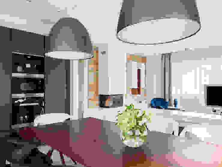 Dining room Telnova Julia Modern dining room Wood effect