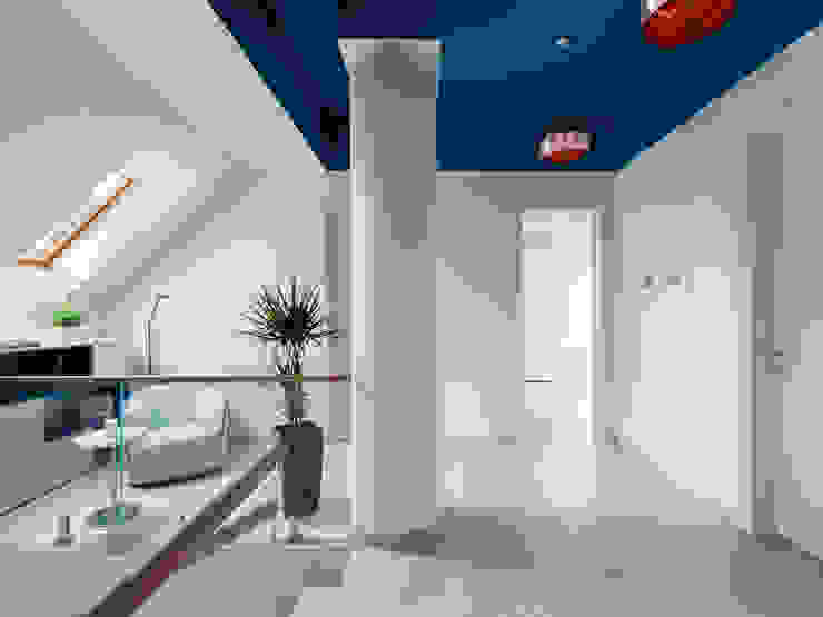 Hallway Telnova Julia Modern corridor, hallway & stairs Glass Blue