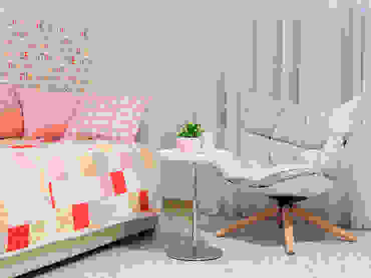 Kid's room Telnova Julia Modern nursery/kids room Pink