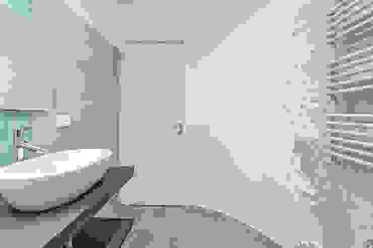 Casas de banho modernas por Facile Ristrutturare Moderno