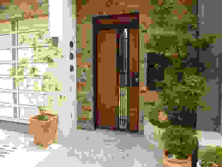 15 種讓你家外觀更美麗的門與大門設計 Homify