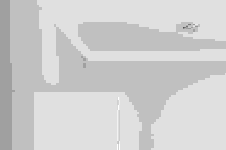 Salas de estar clássicas por FARBCOMPANY Clássico