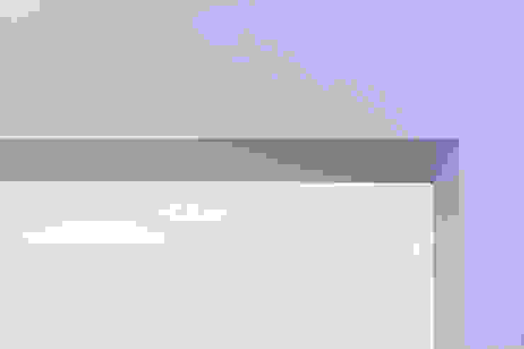 Salas de estar clássicas por FARBCOMPANY Clássico