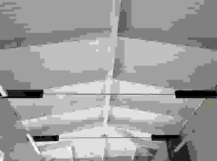 office ceiling and roof structure Human Voice Architects 書房/辦公室