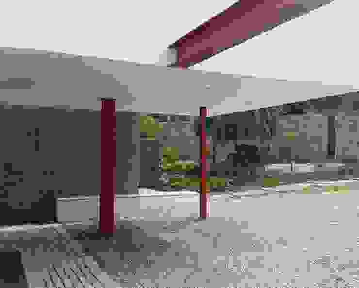 structure holding up floating office Human Voice Architects 現代房屋設計點子、靈感 & 圖片