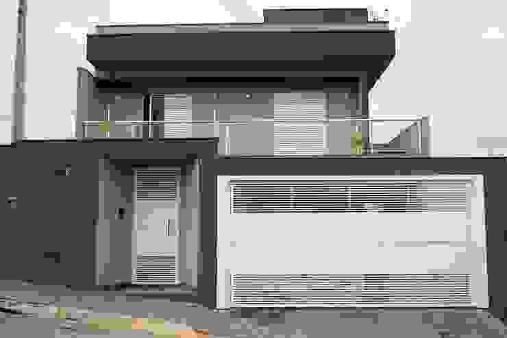 Sobradinho linhas retas , Barbara Oriani Arquiteta Barbara Oriani Arquiteta Multi-Family house Concrete Multicolored