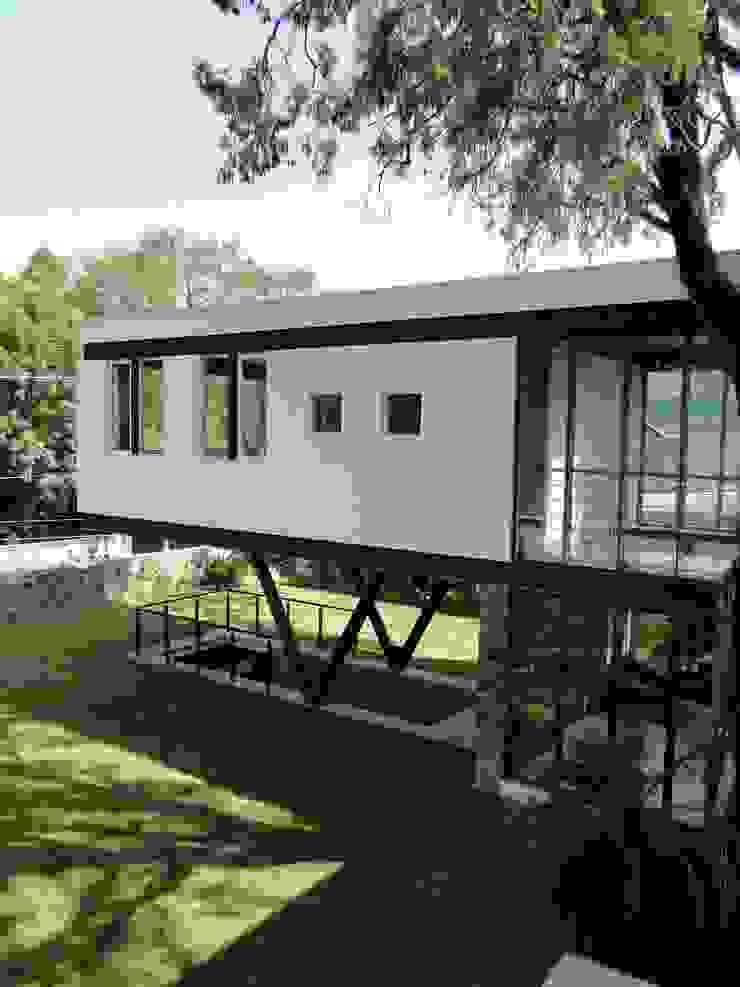 Casa habitacion entre dos arboles en Cuernavaca, rochen rochen Minimalistische Häuser Metall Weiß