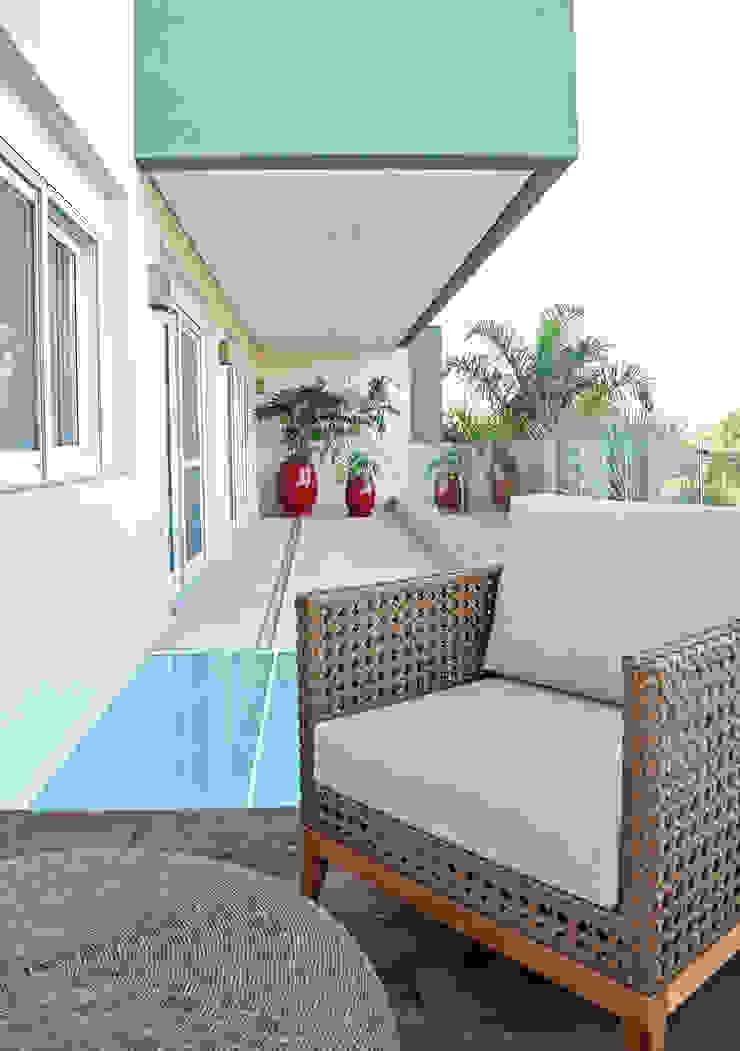 VOLF arquitetura & design Балкон и терраса в стиле модерн