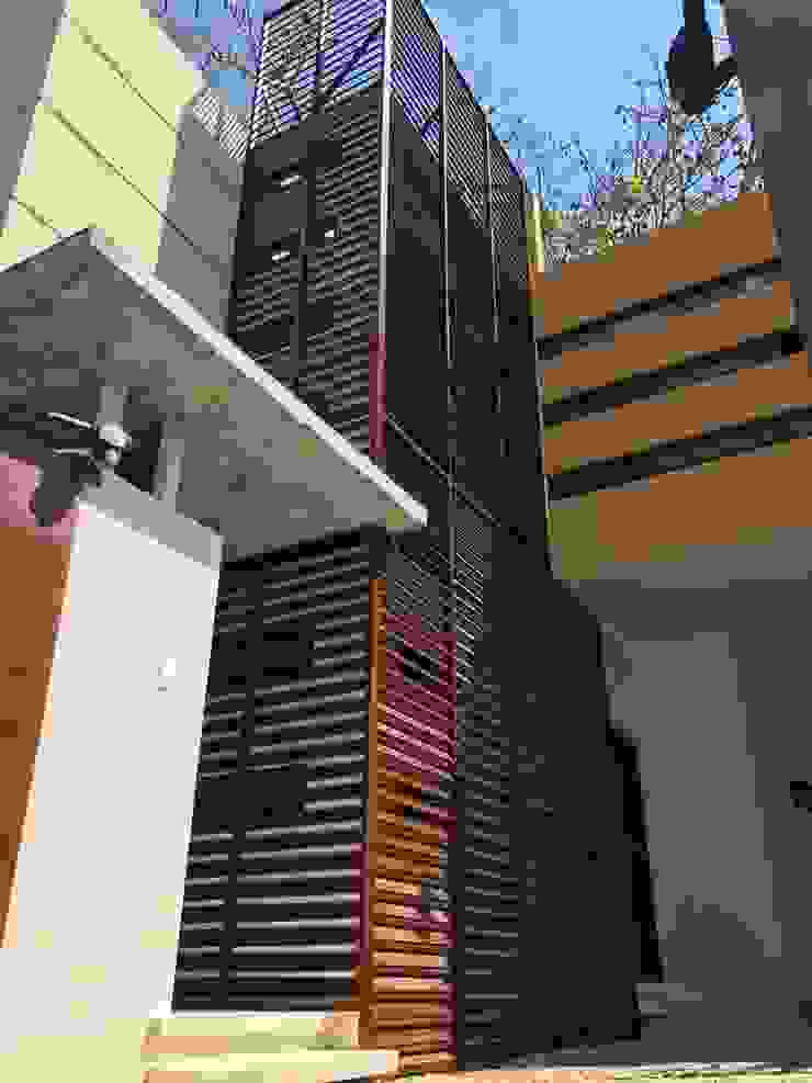 FRACTAL CORP Arquitectura 모던스타일 주택