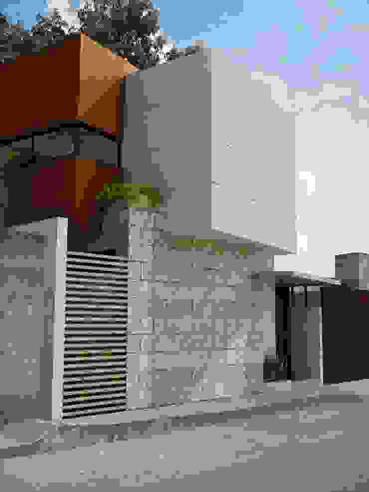 FRACTAL CORP Arquitectura 모던스타일 주택