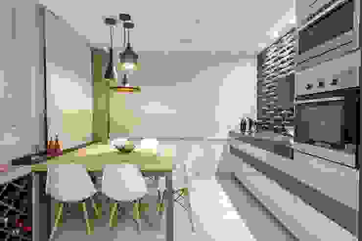 Caio Prates Arquitetura e Design Столовая комната в стиле модерн МДФ Серый