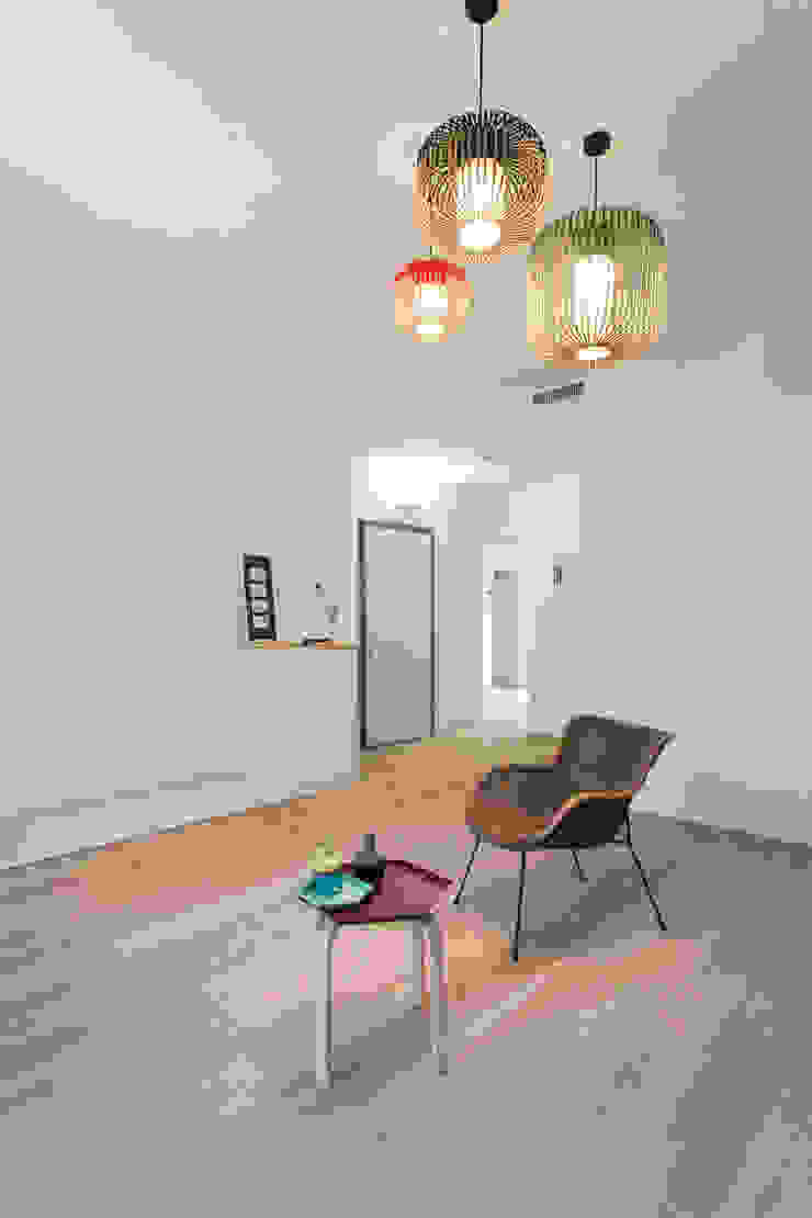 Skandynawski salon od PLUS ULTRA studio Skandynawski