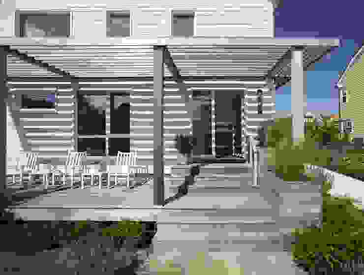 Front porch ZeroEnergy Design Modern Houses White pergola